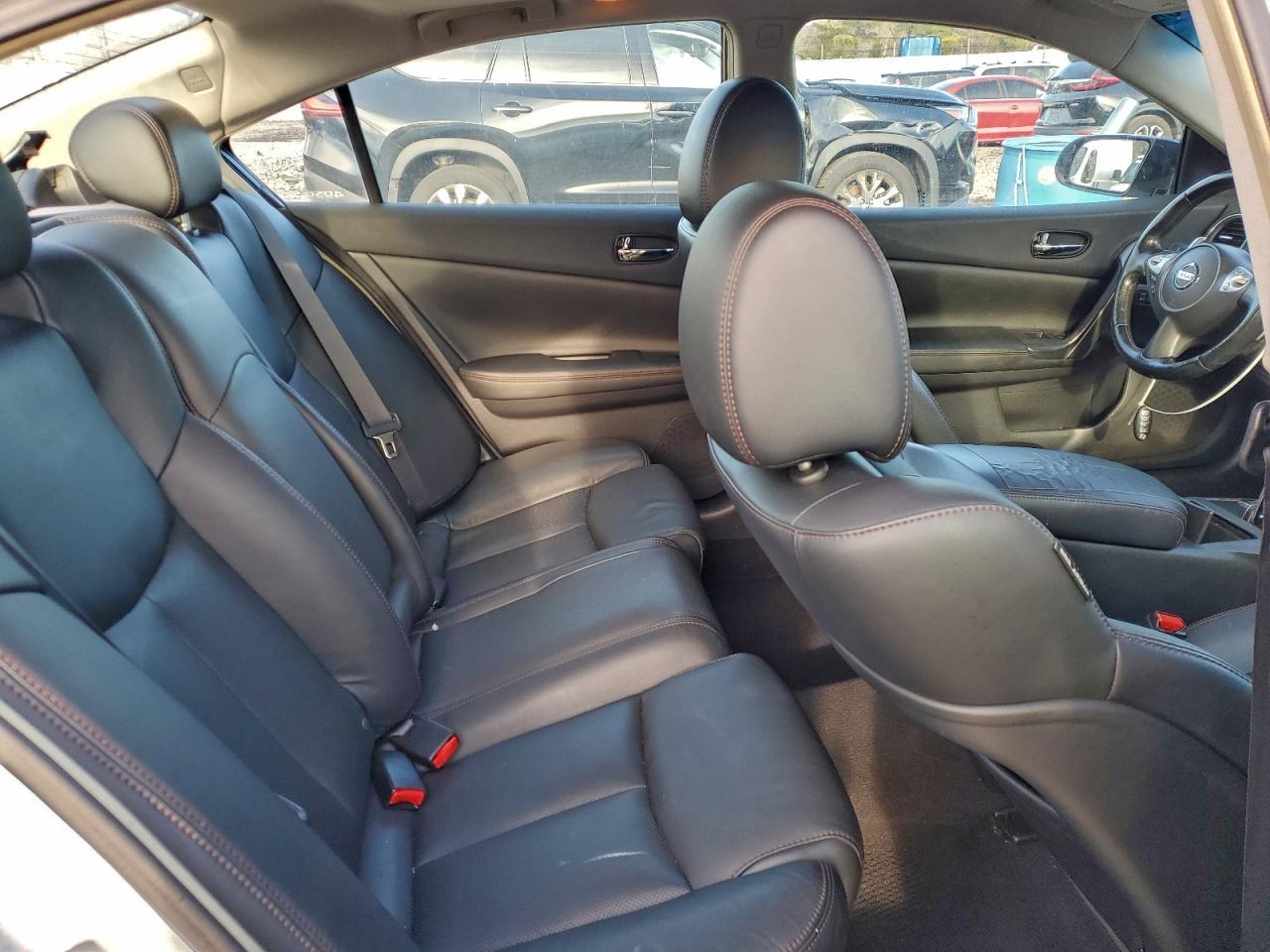 2010 NISSAN Maxima