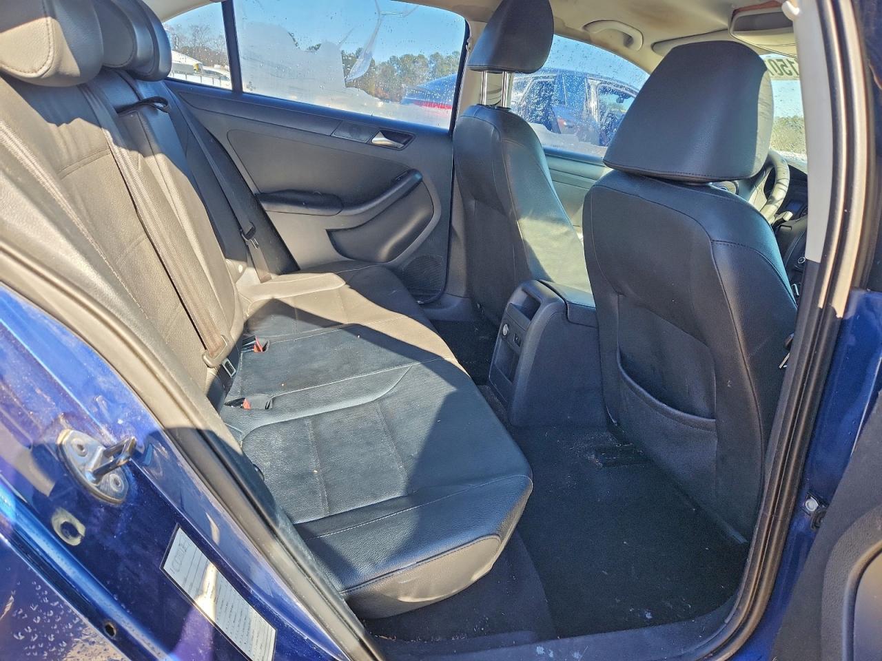2011 VOLKSWAGEN JETTA