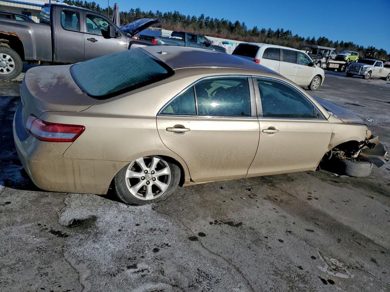 2011 TOYOTA CAMRY