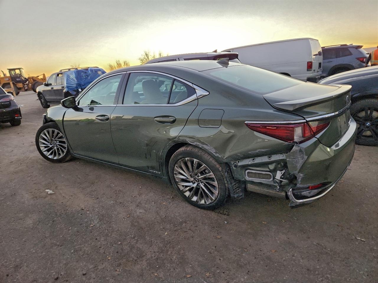 2022 LEXUS ES 300H