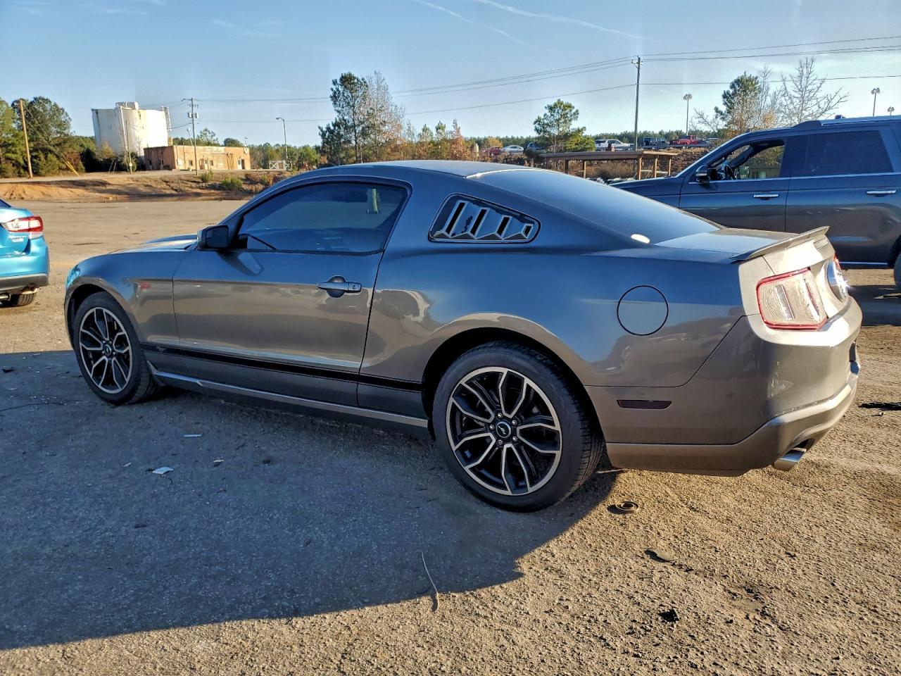 2011 FORD MUSTANG