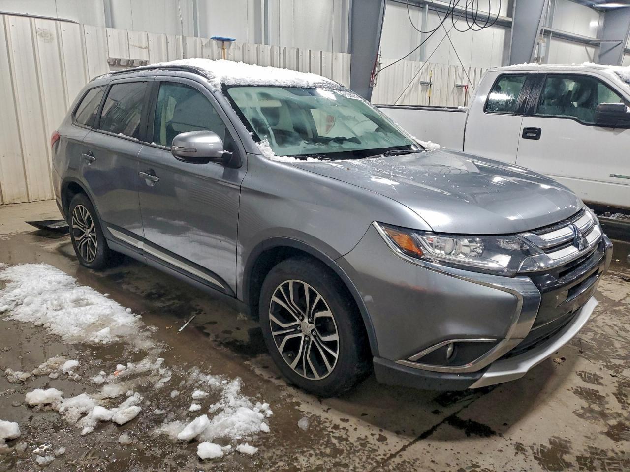 2016 MITSUBISHI outlander