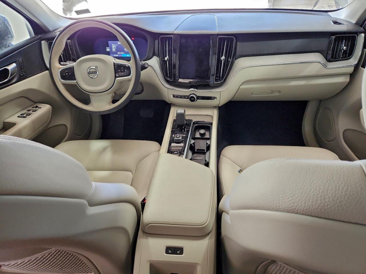 2024 VOLVO XC60