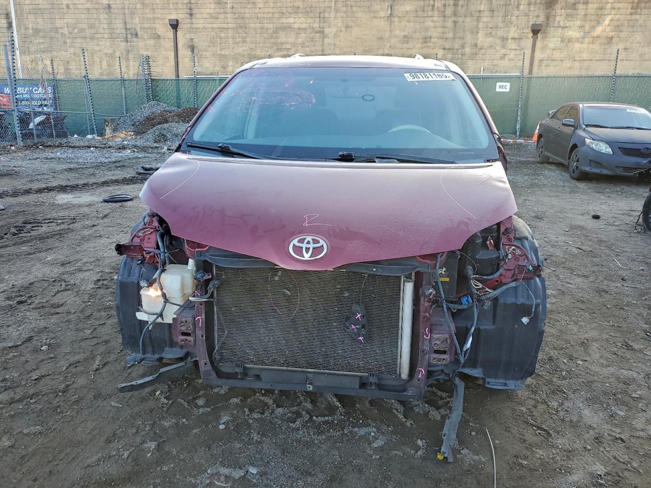 2013 TOYOTA SIENNA