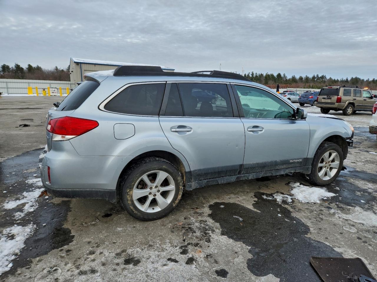 2013 SUBARU Outback