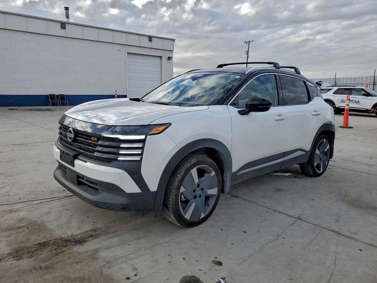 2025 NISSAN KICKS