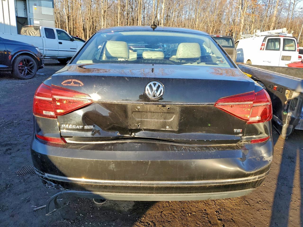2016 VOLKSWAGEN Passat