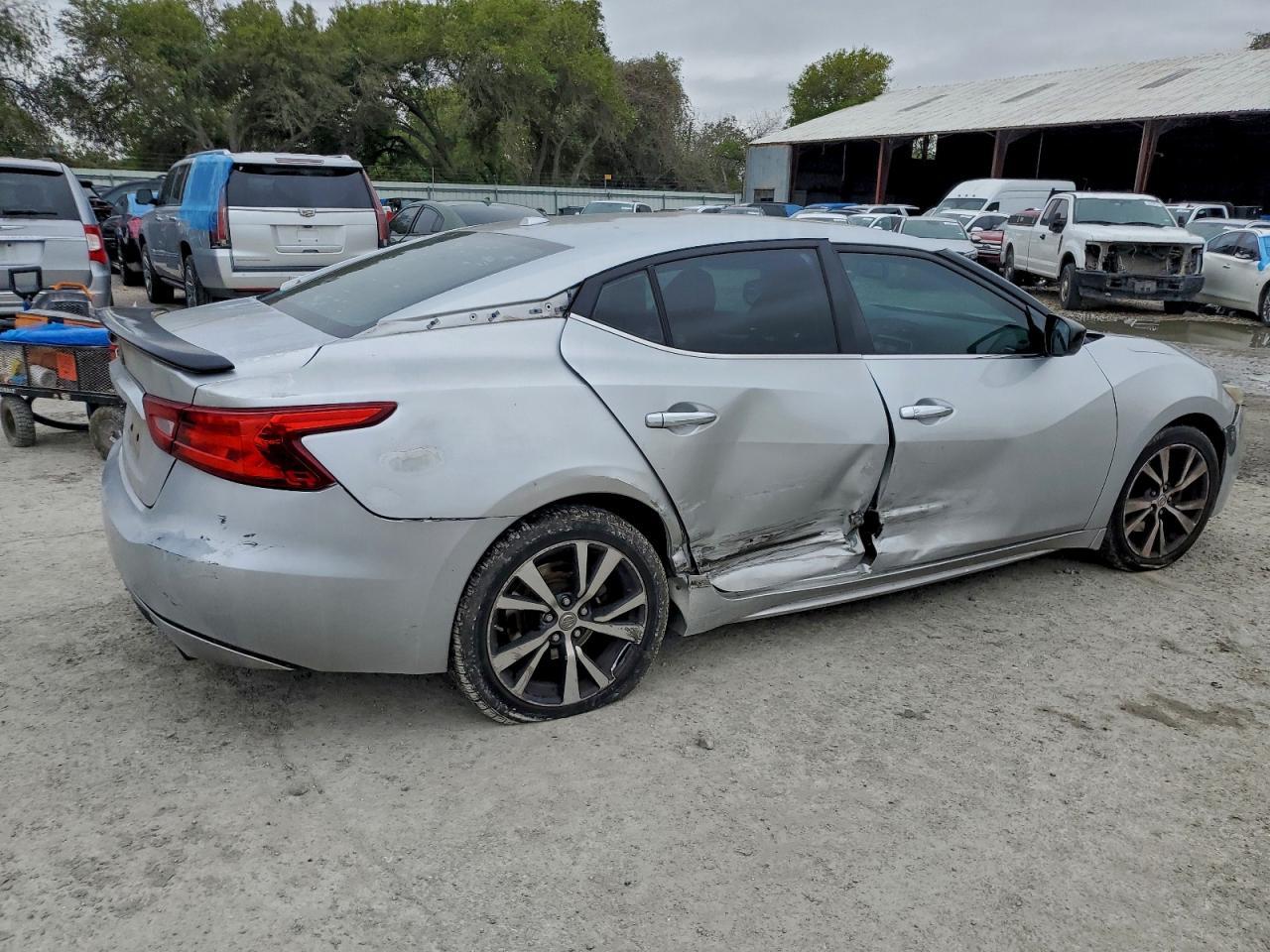 2017 NISSAN Maxima