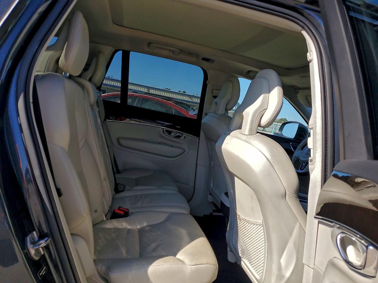 2016 VOLVO XC90