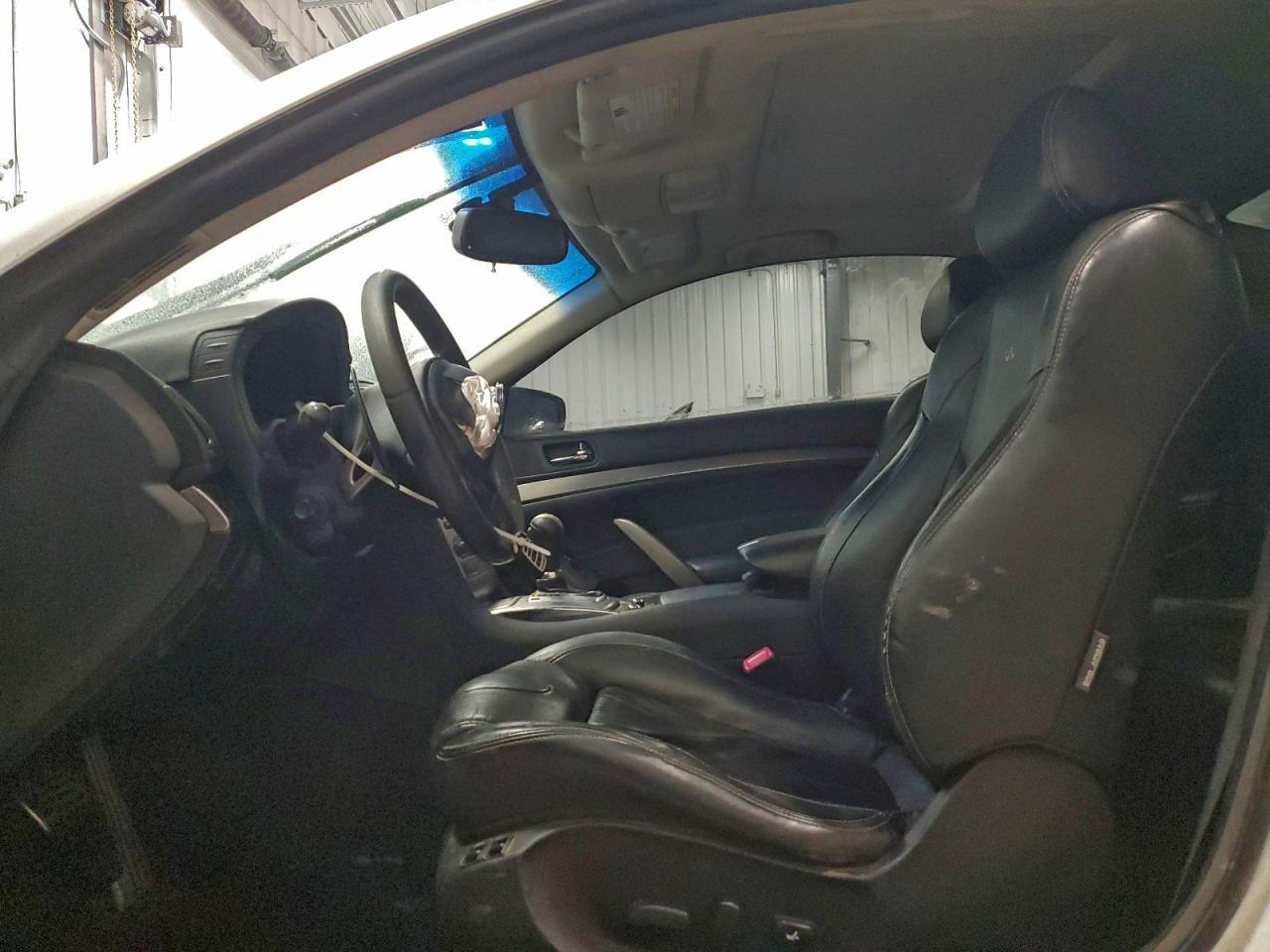 2011 INFINITI G37