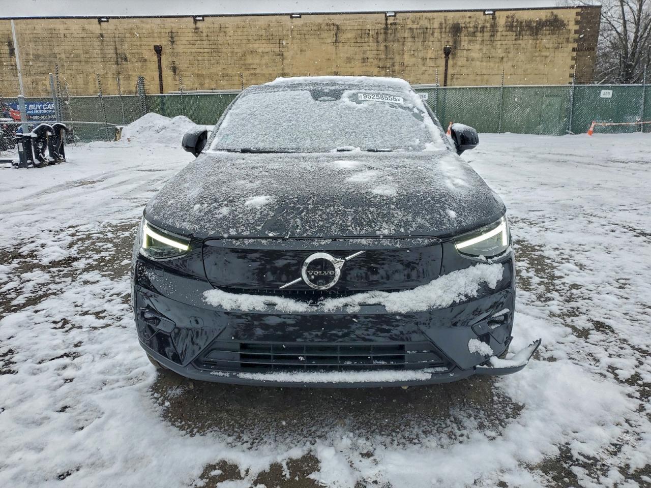 2023 VOLVO C40