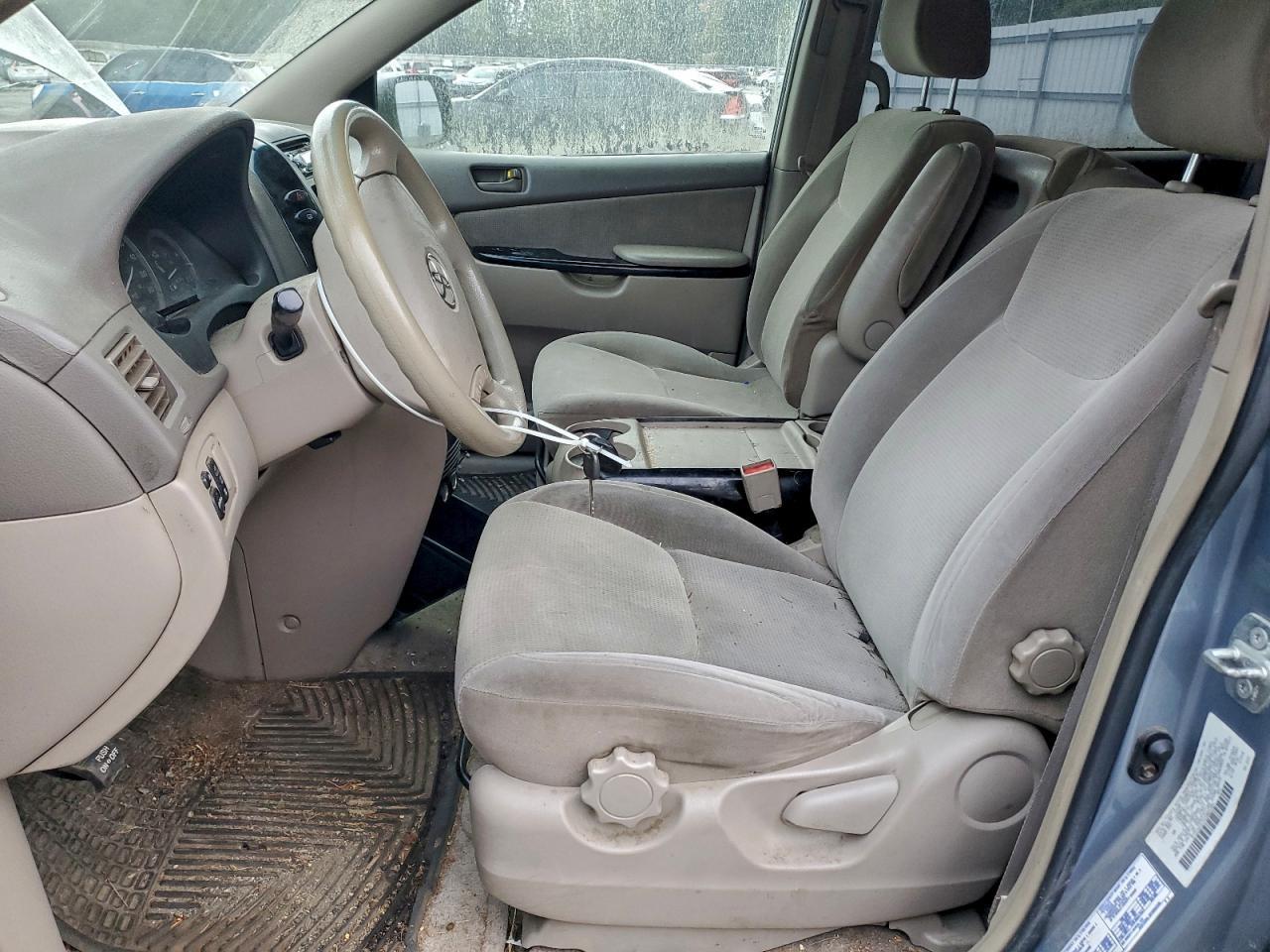 2004 TOYOTA SIENNA