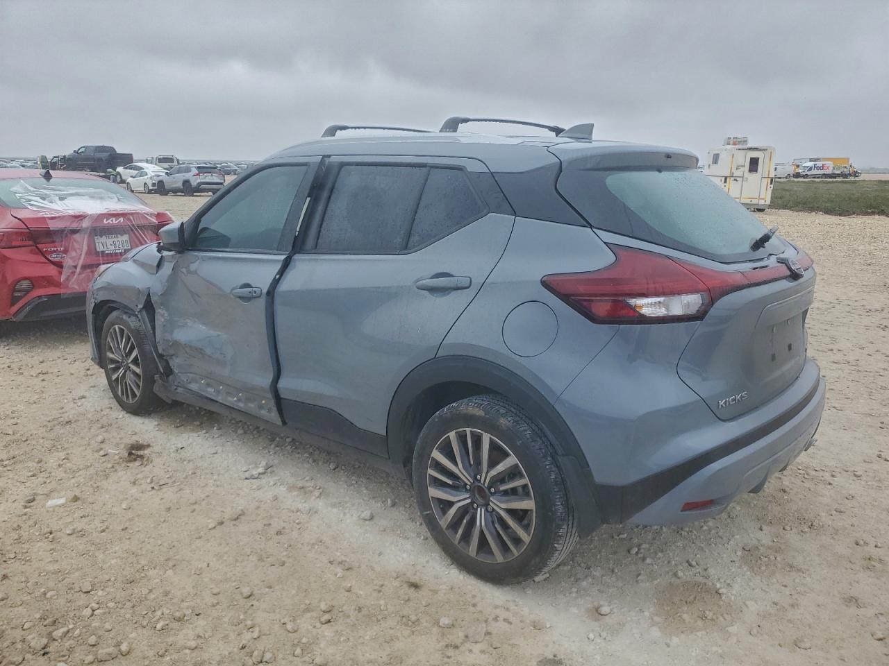 2024 NISSAN KICKS
