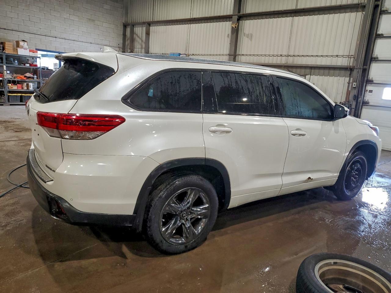 2017 TOYOTA HIGHLANDER