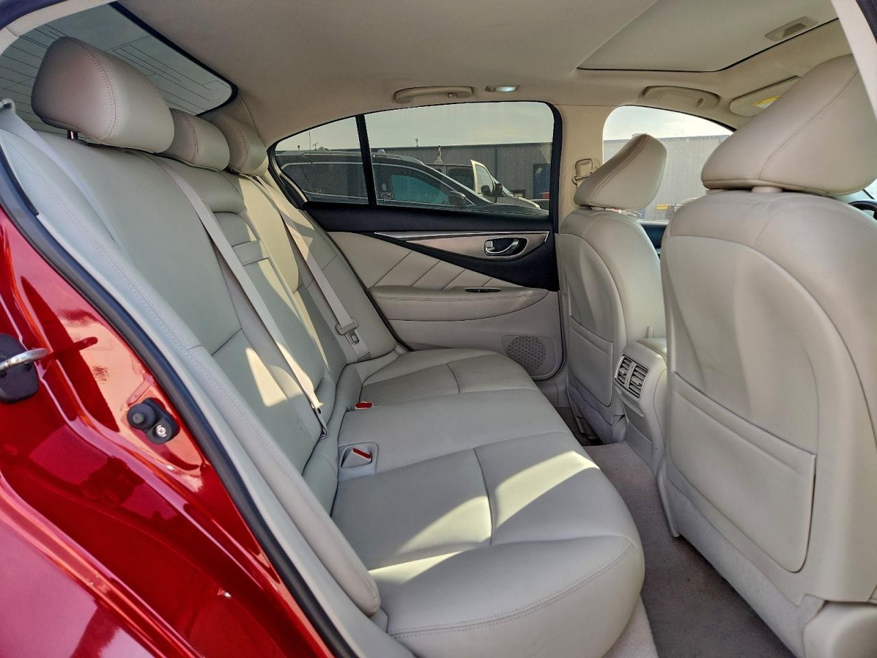 2015 INFINITI Q50