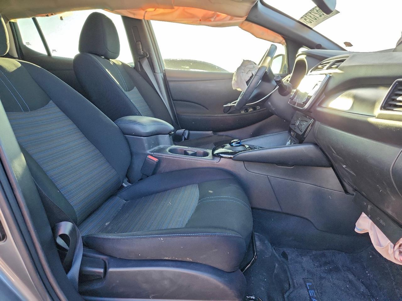 2022 NISSAN LEAF
