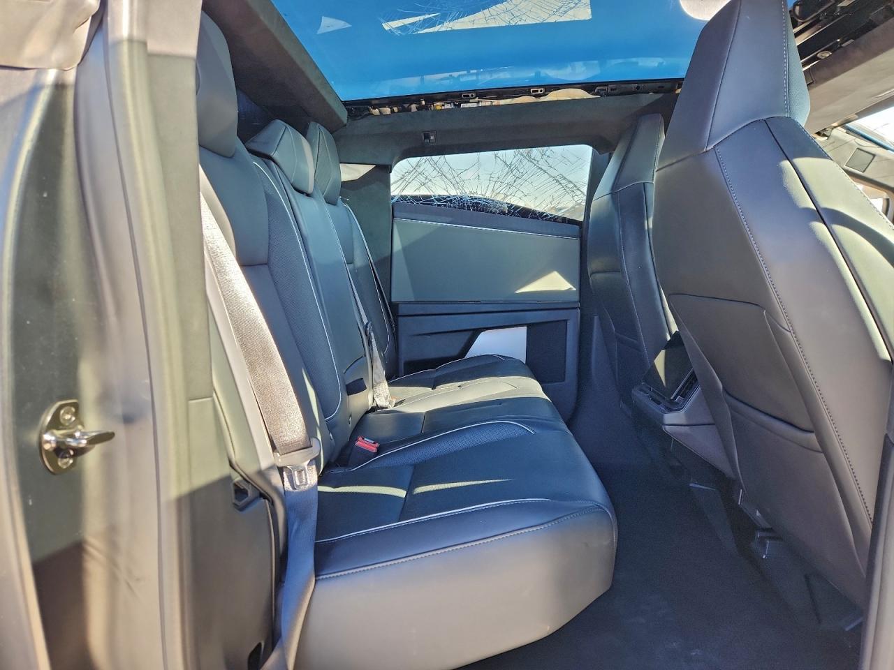 2024 TESLA Cybertruck