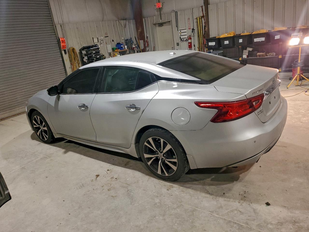 2016 NISSAN Maxima