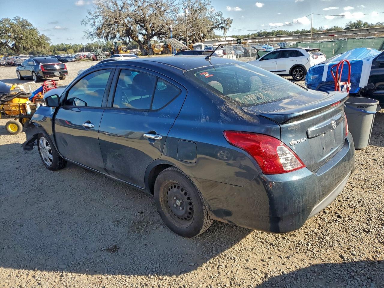 2017 NISSAN VERSA