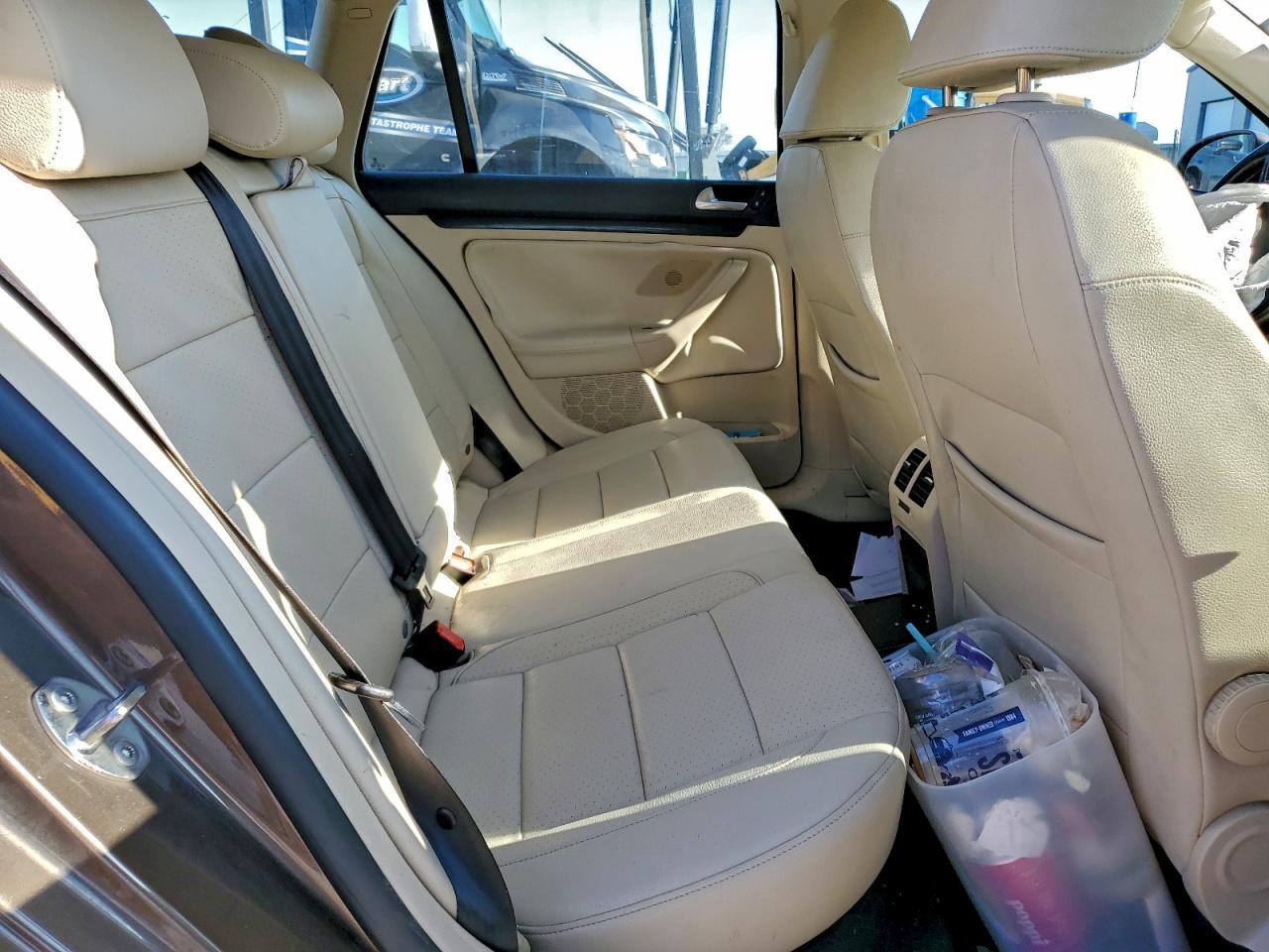 2011 VOLKSWAGEN JETTA