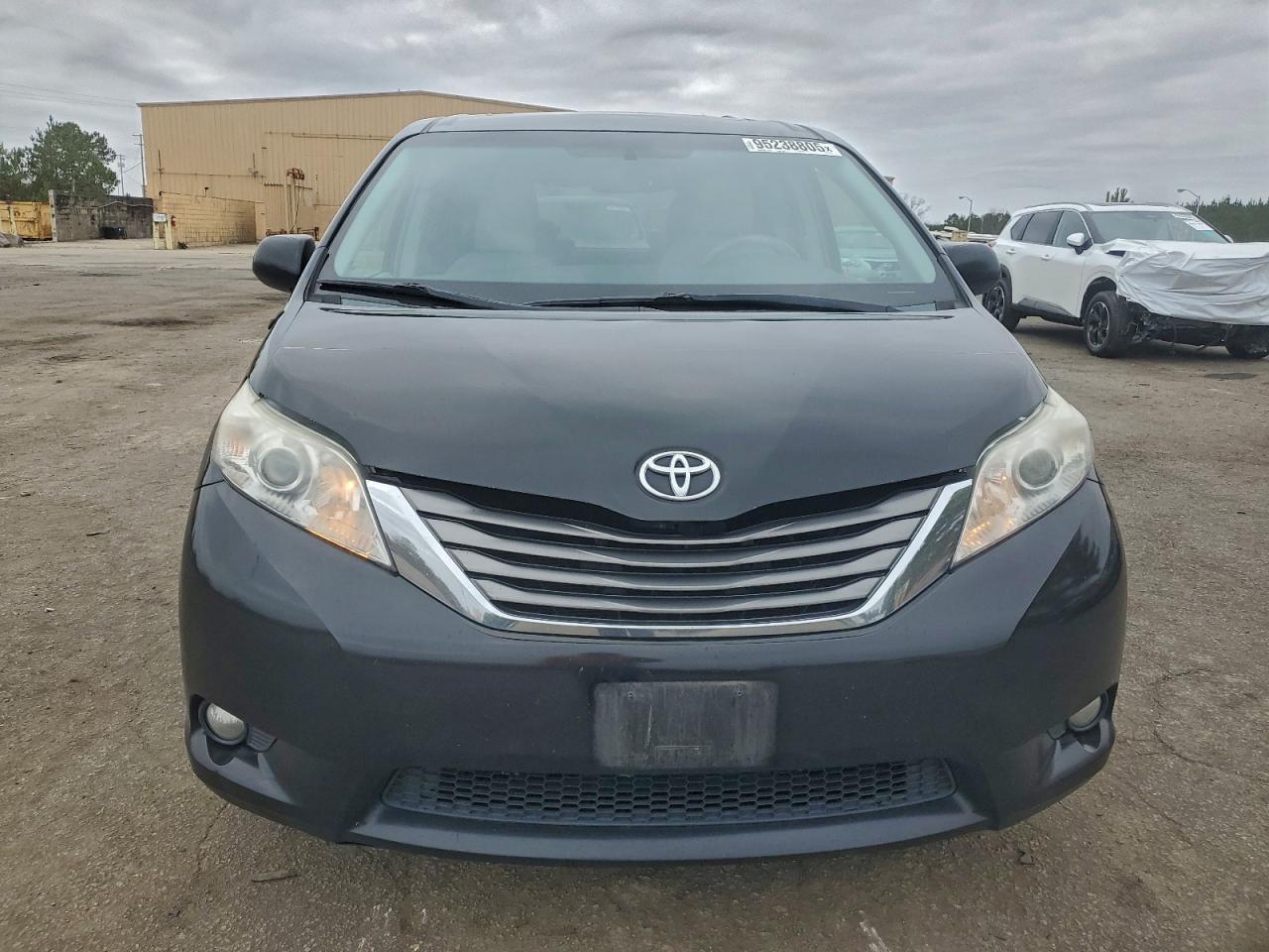 2013 TOYOTA SIENNA