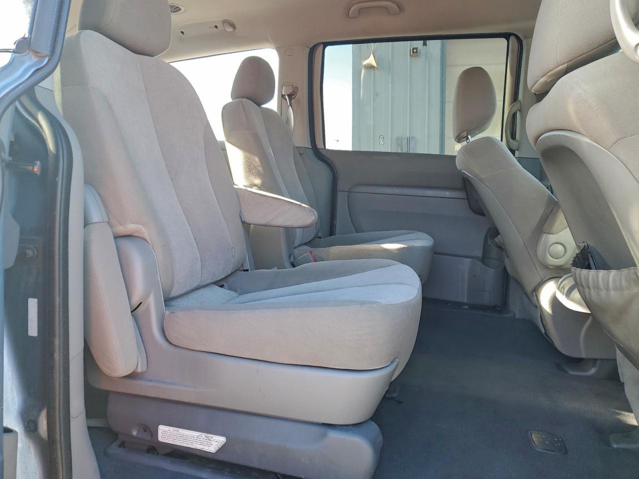 2011 KIA SEDONA