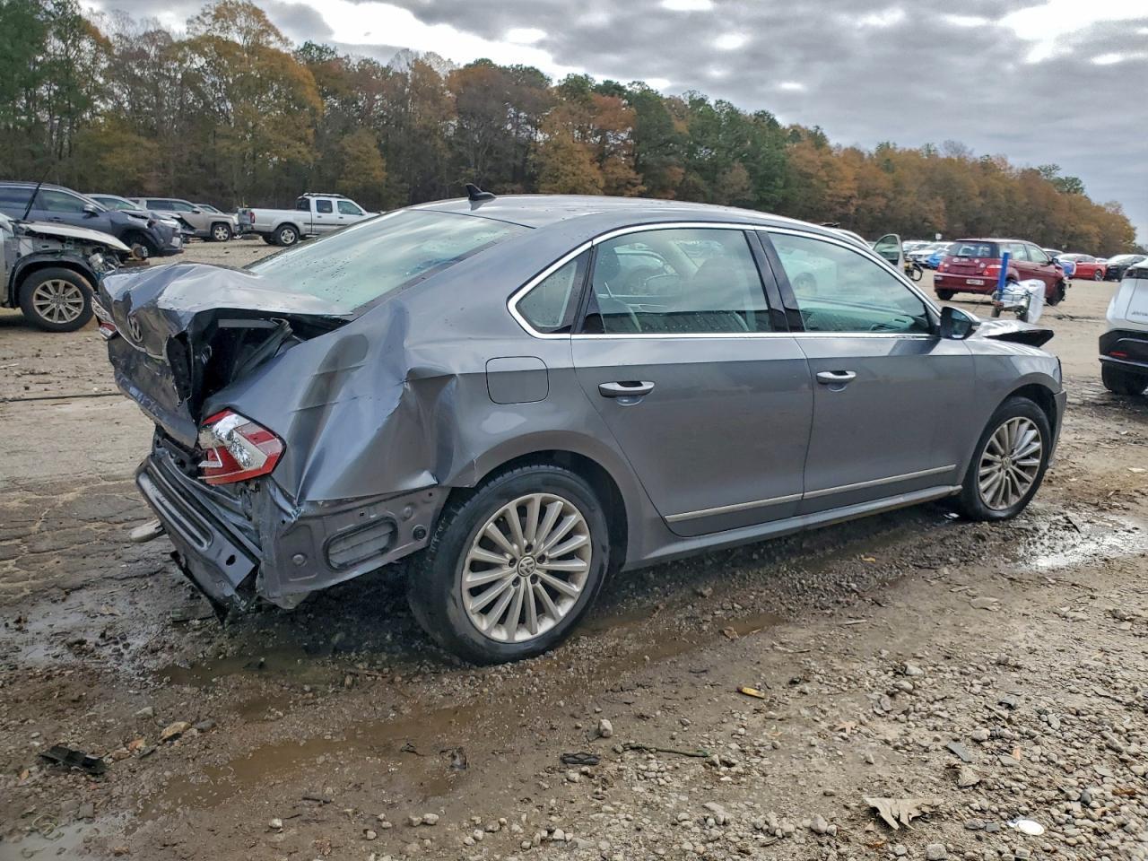 2016 VOLKSWAGEN Passat