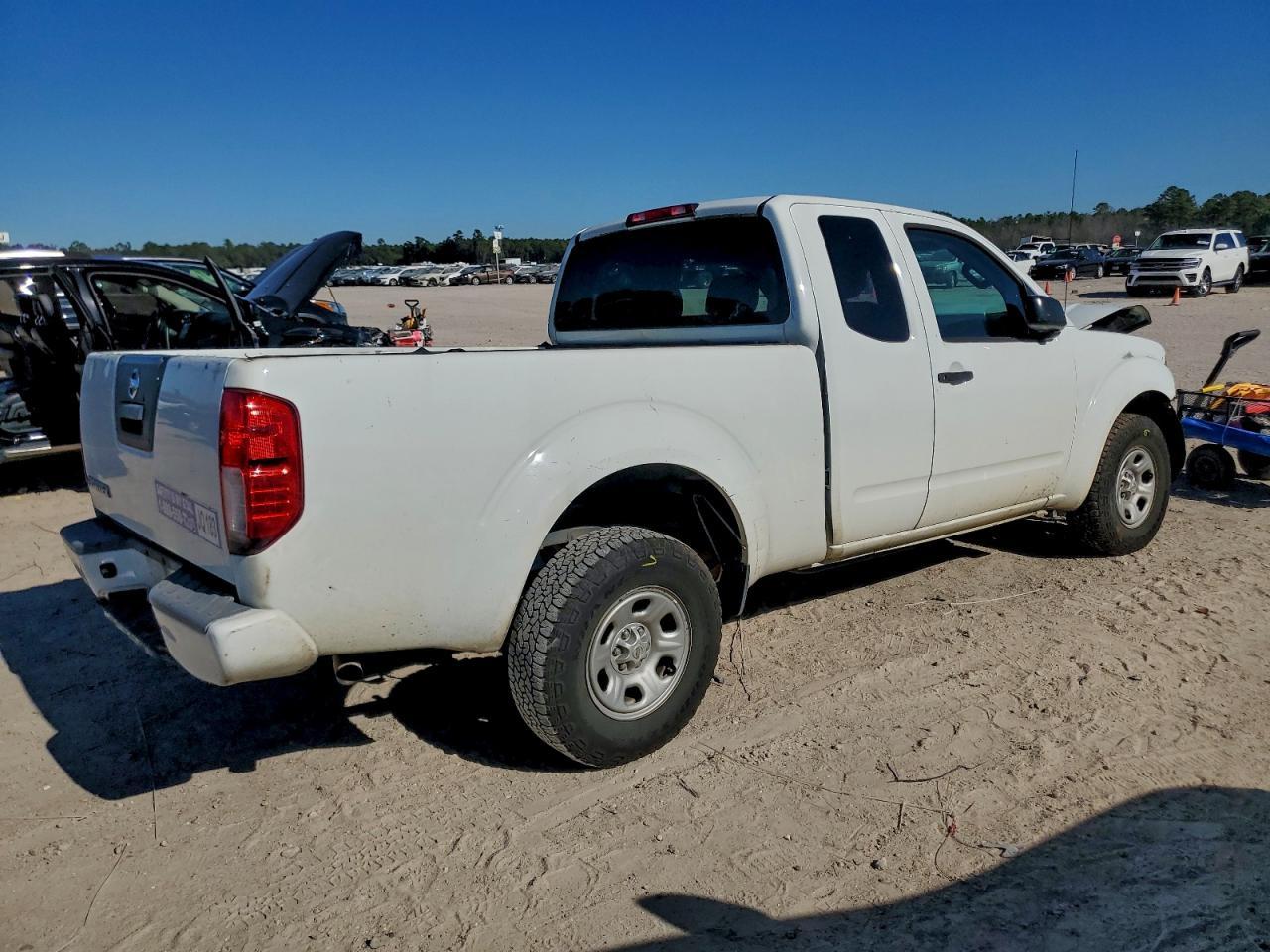2017 NISSAN Frontier