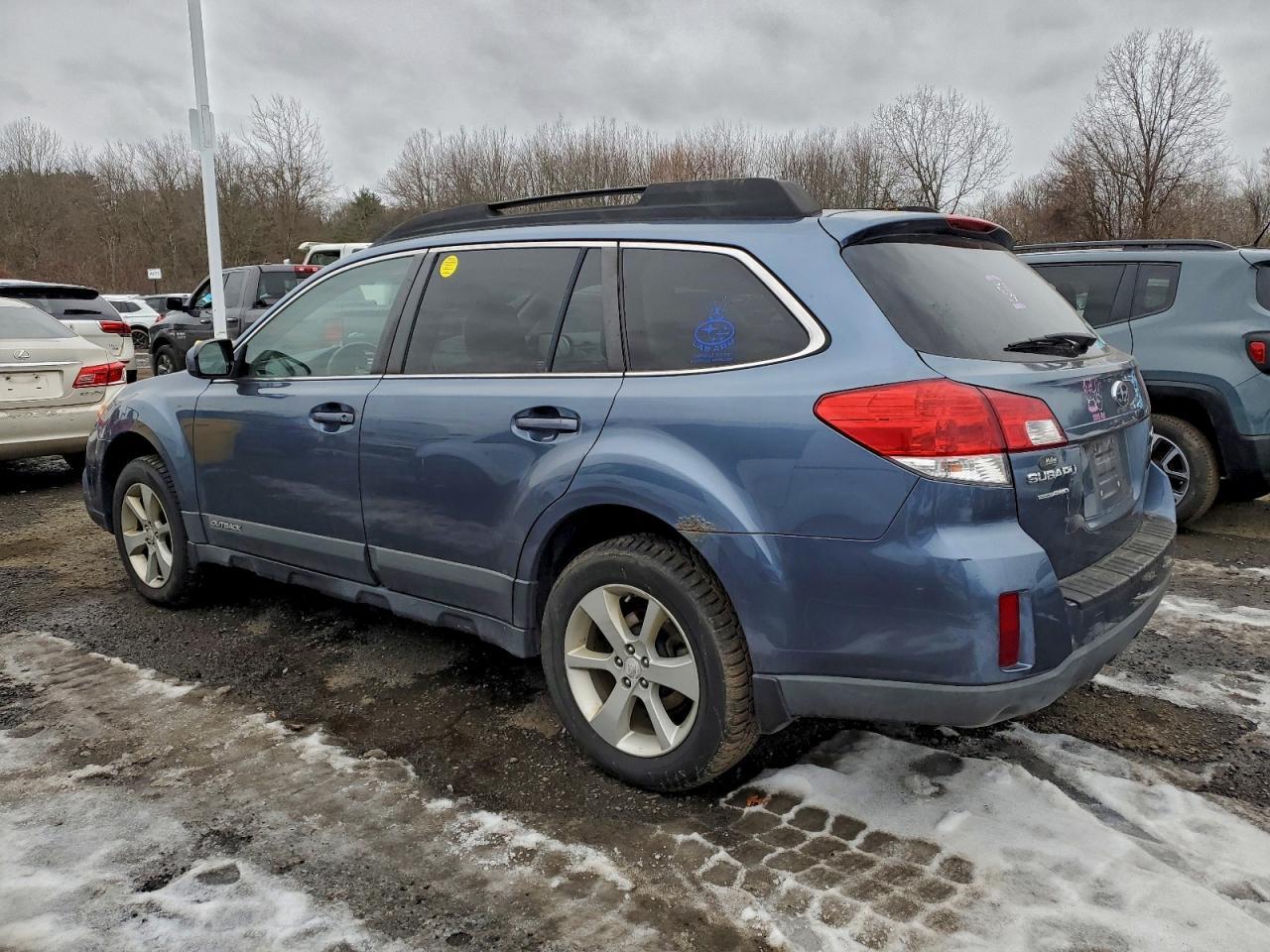 2013 SUBARU Outback
