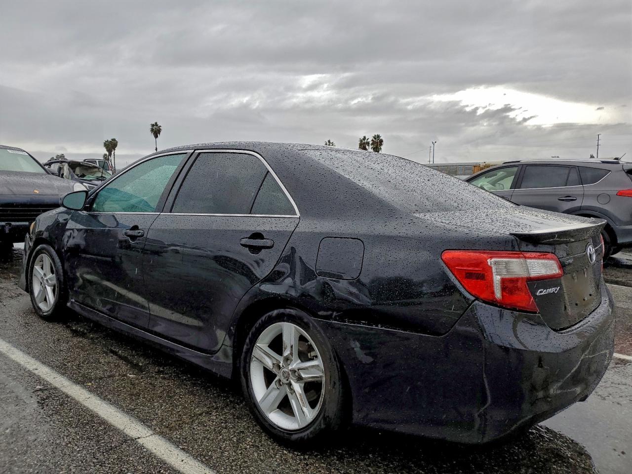 2014 TOYOTA CAMRY