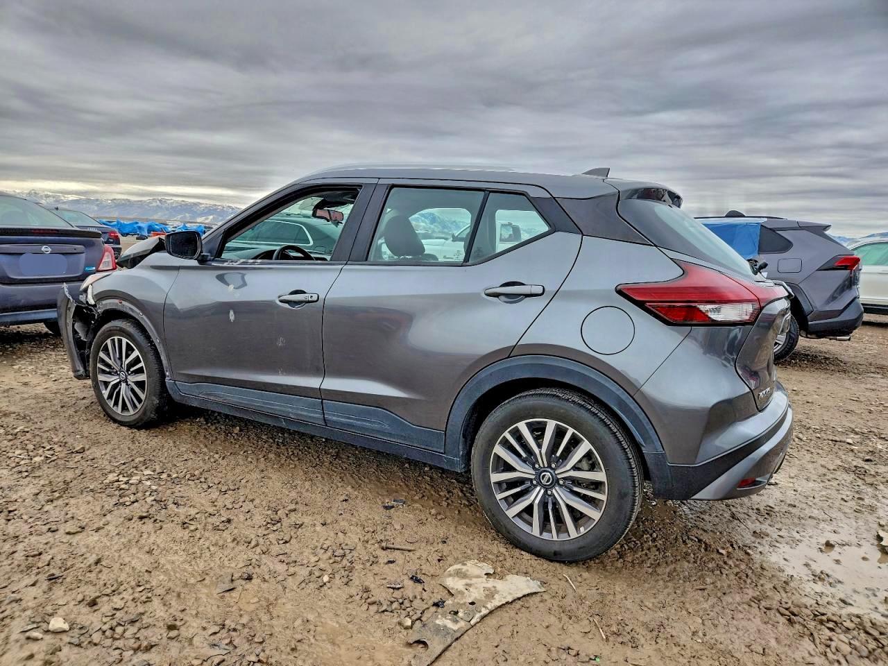 2021 NISSAN KICKS