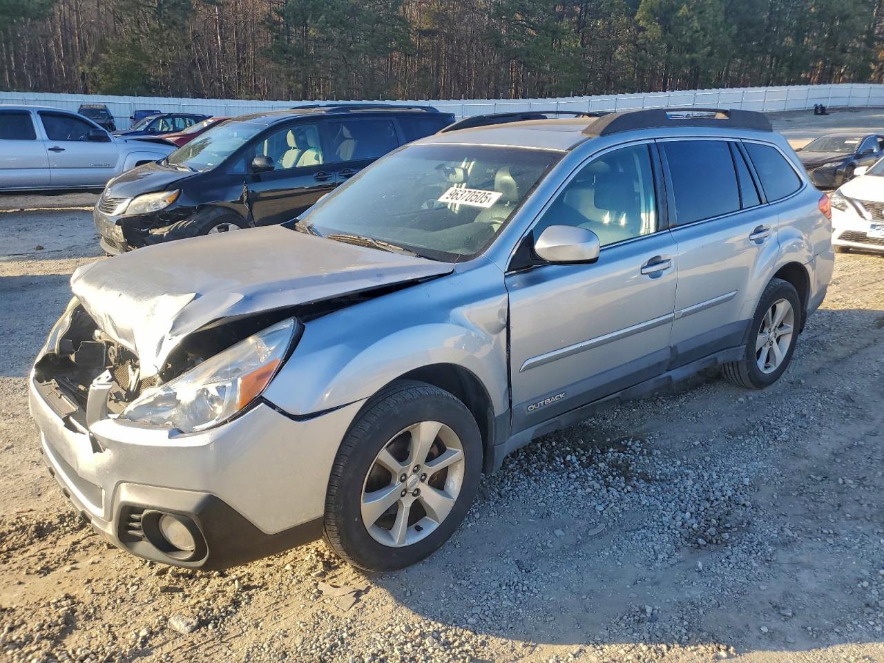 2013 SUBARU Outback