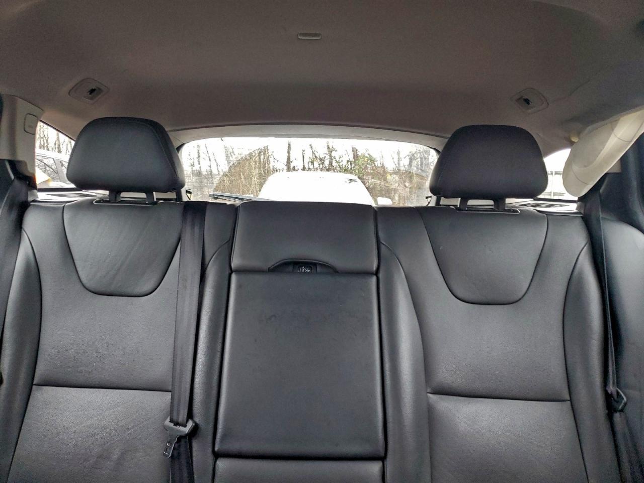 2015 VOLVO V60