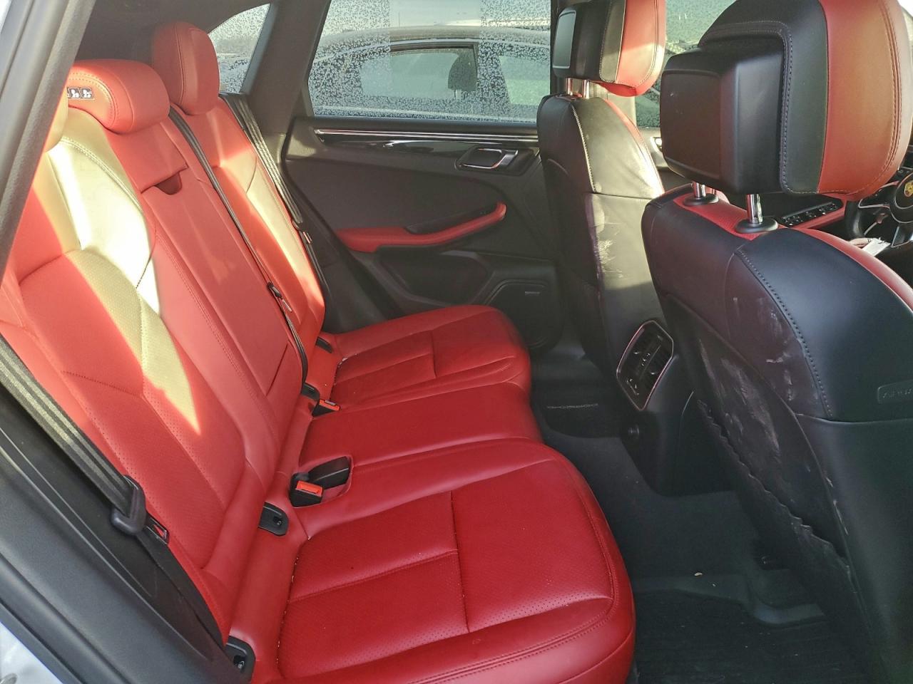 2017 PORSCHE Macan