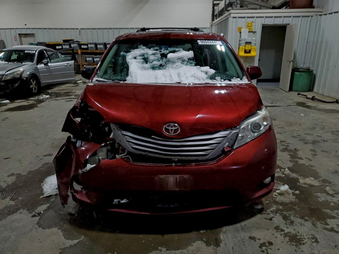 2016 TOYOTA SIENNA
