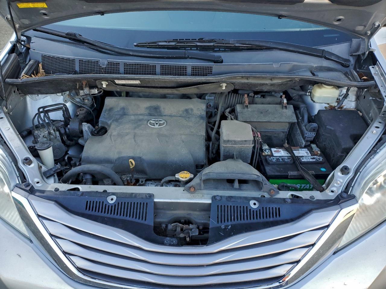 2016 TOYOTA SIENNA
