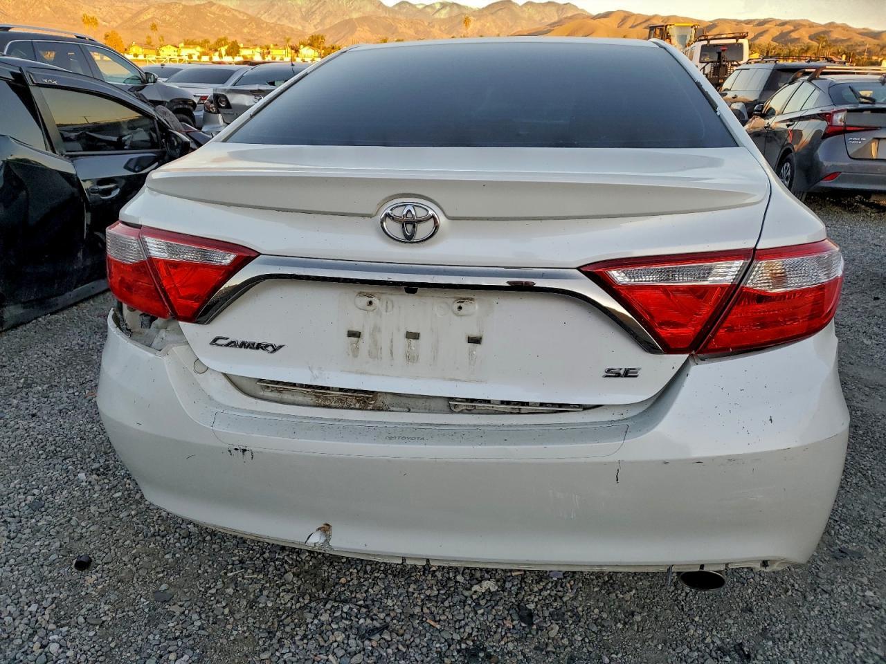 2016 TOYOTA CAMRY