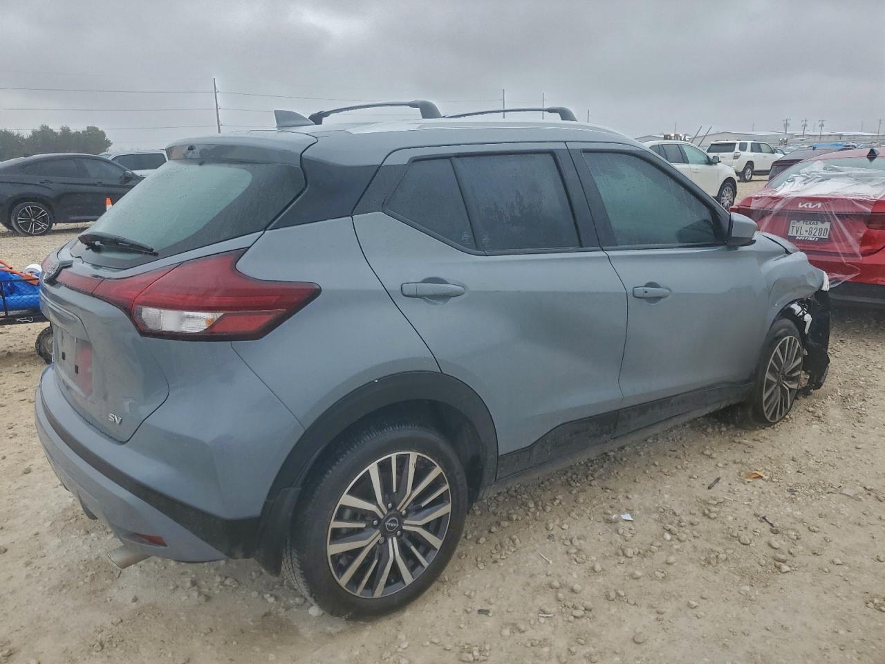 2024 NISSAN KICKS