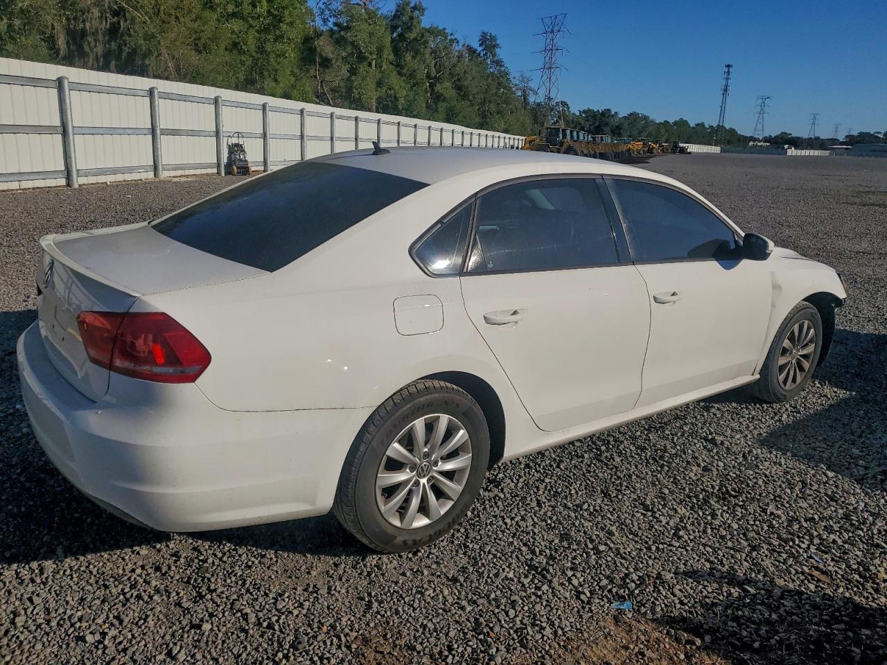 2012 VOLKSWAGEN Passat