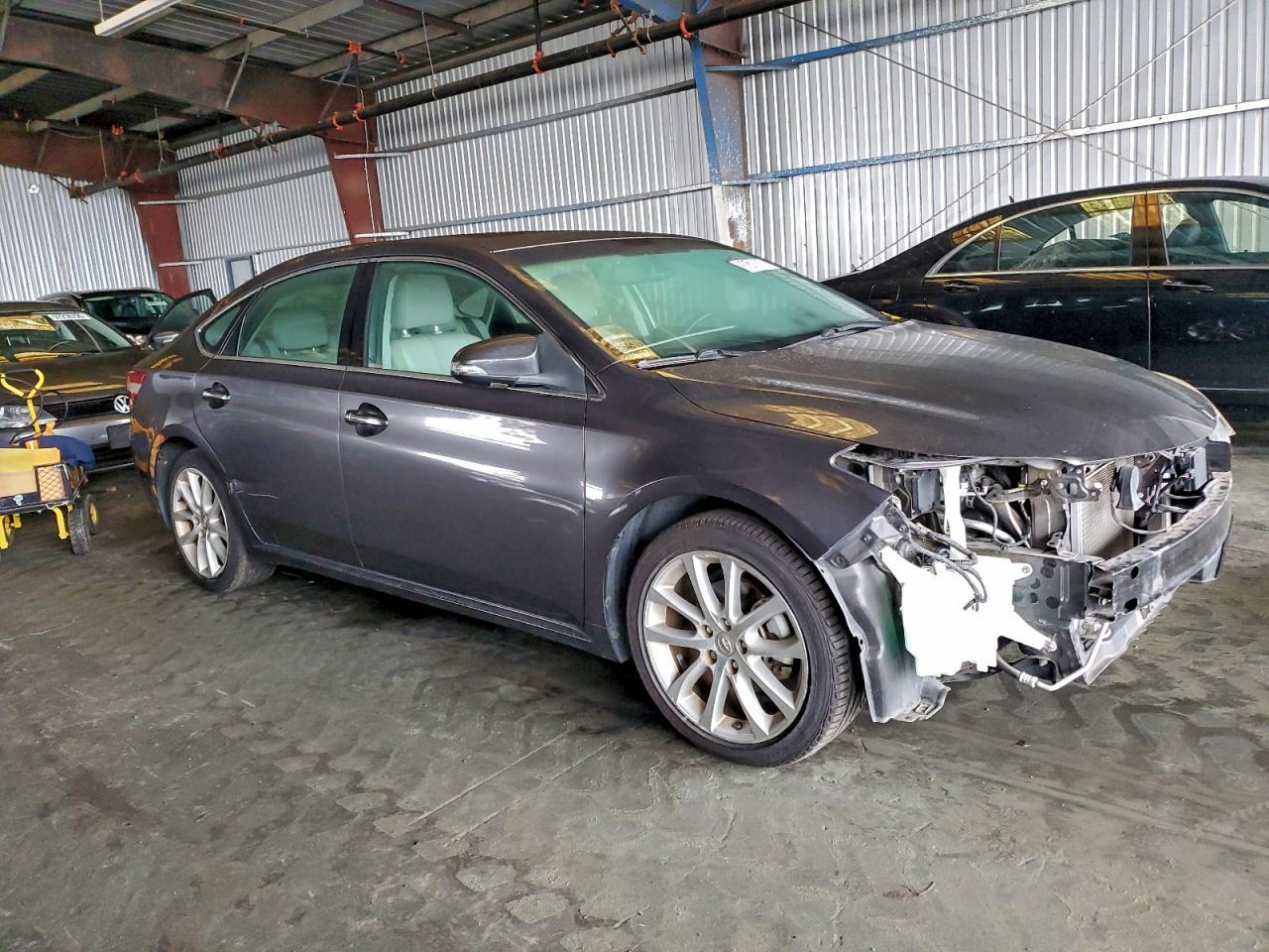 2013 TOYOTA Avalon