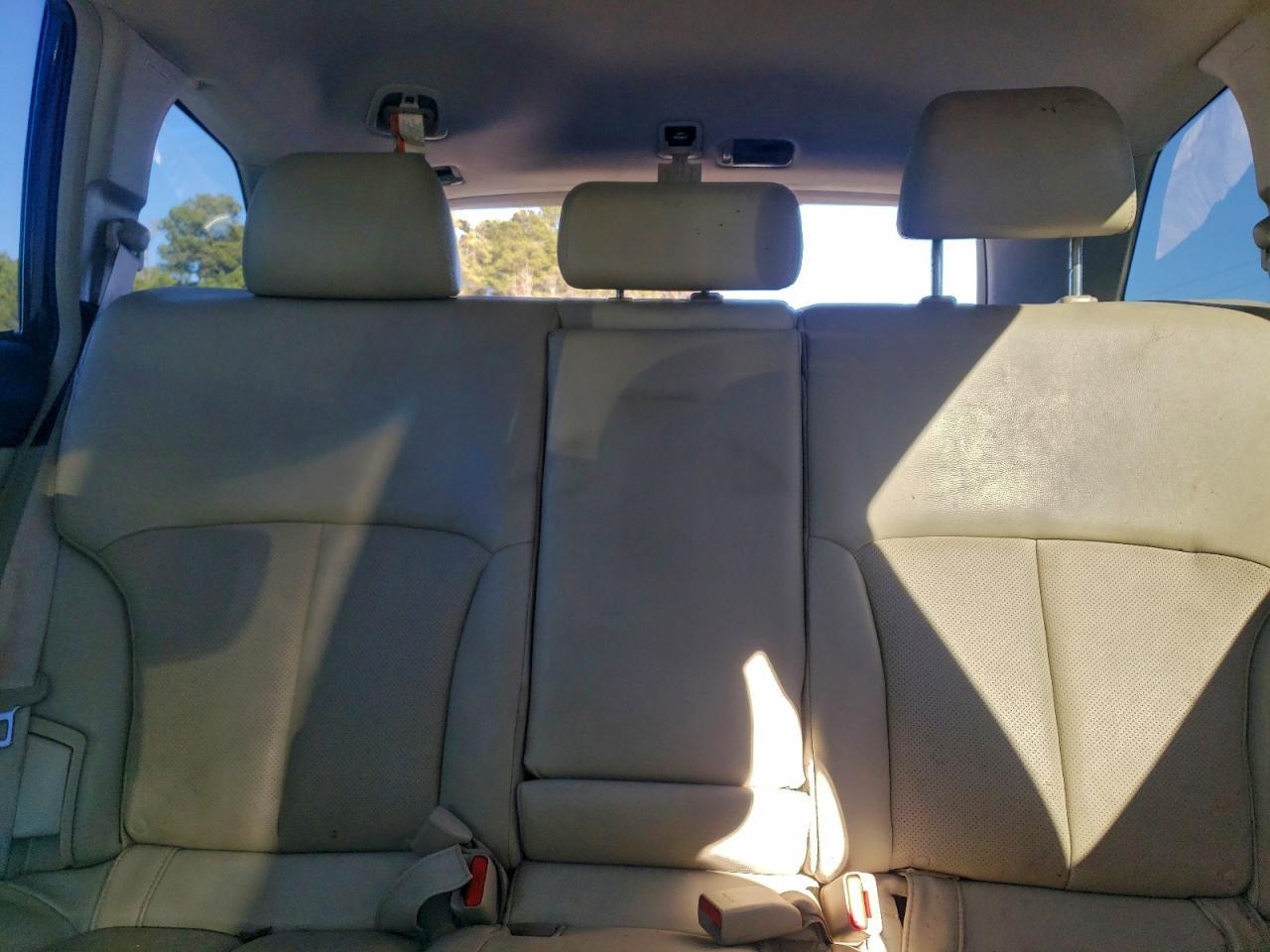 2010 SUBARU Outback