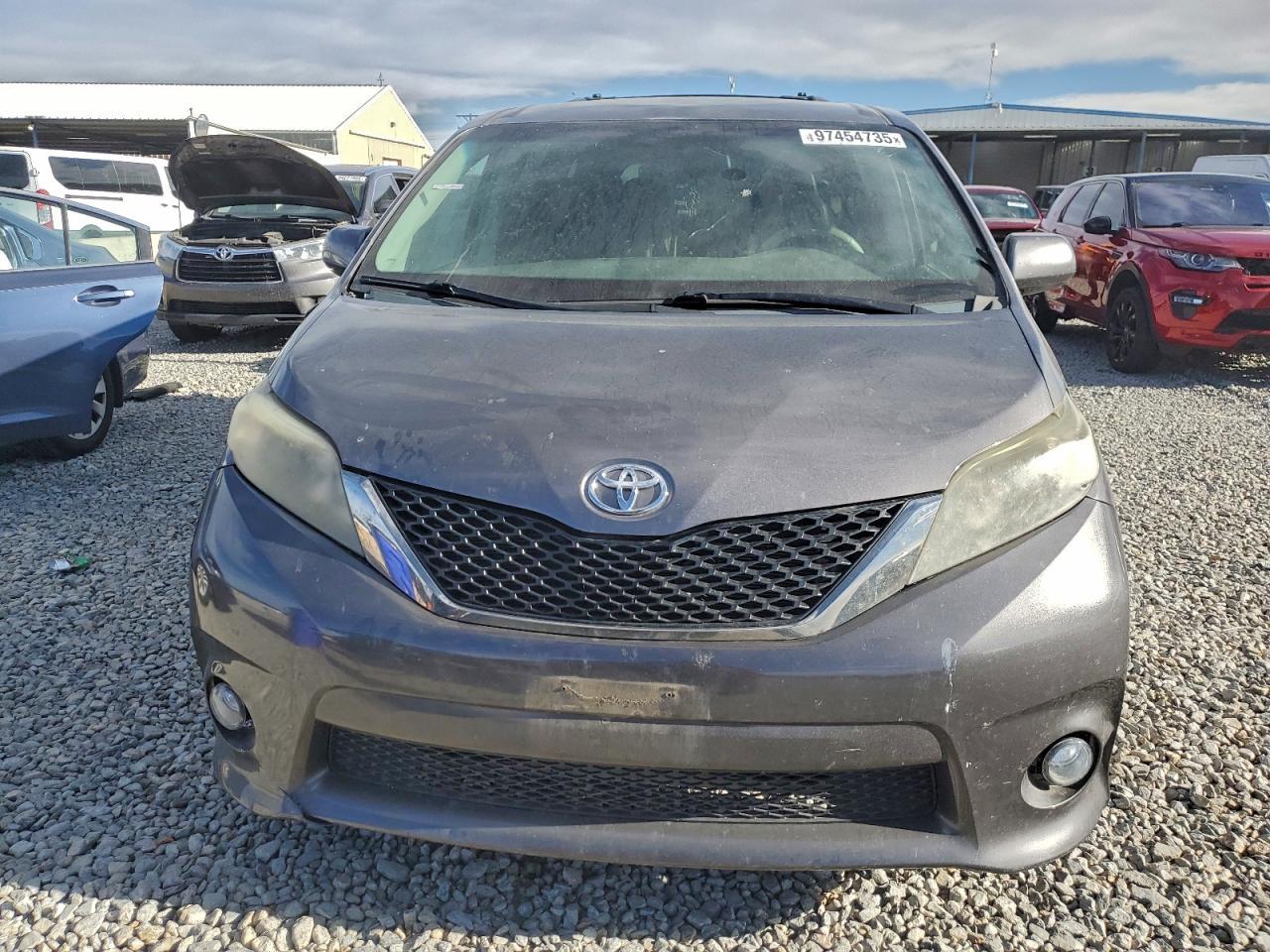 2011 TOYOTA SIENNA