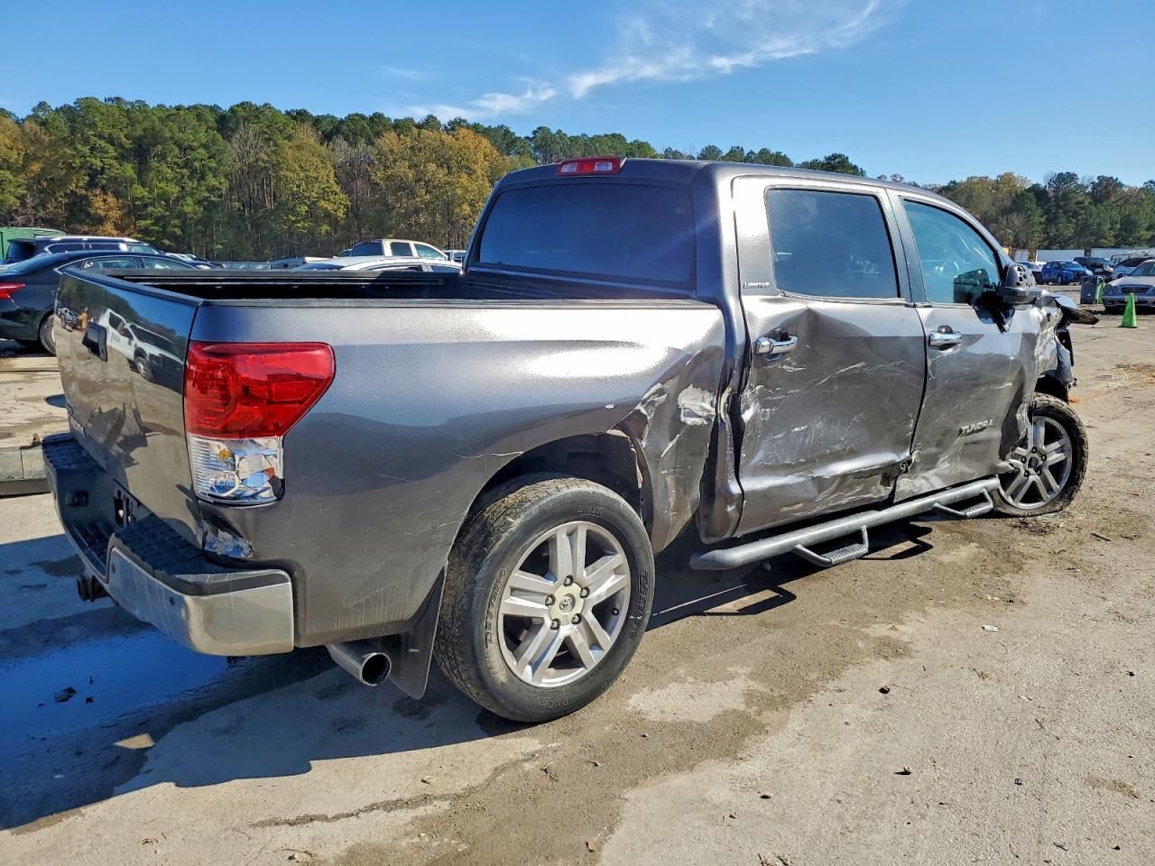 2011 TOYOTA TUNDRA