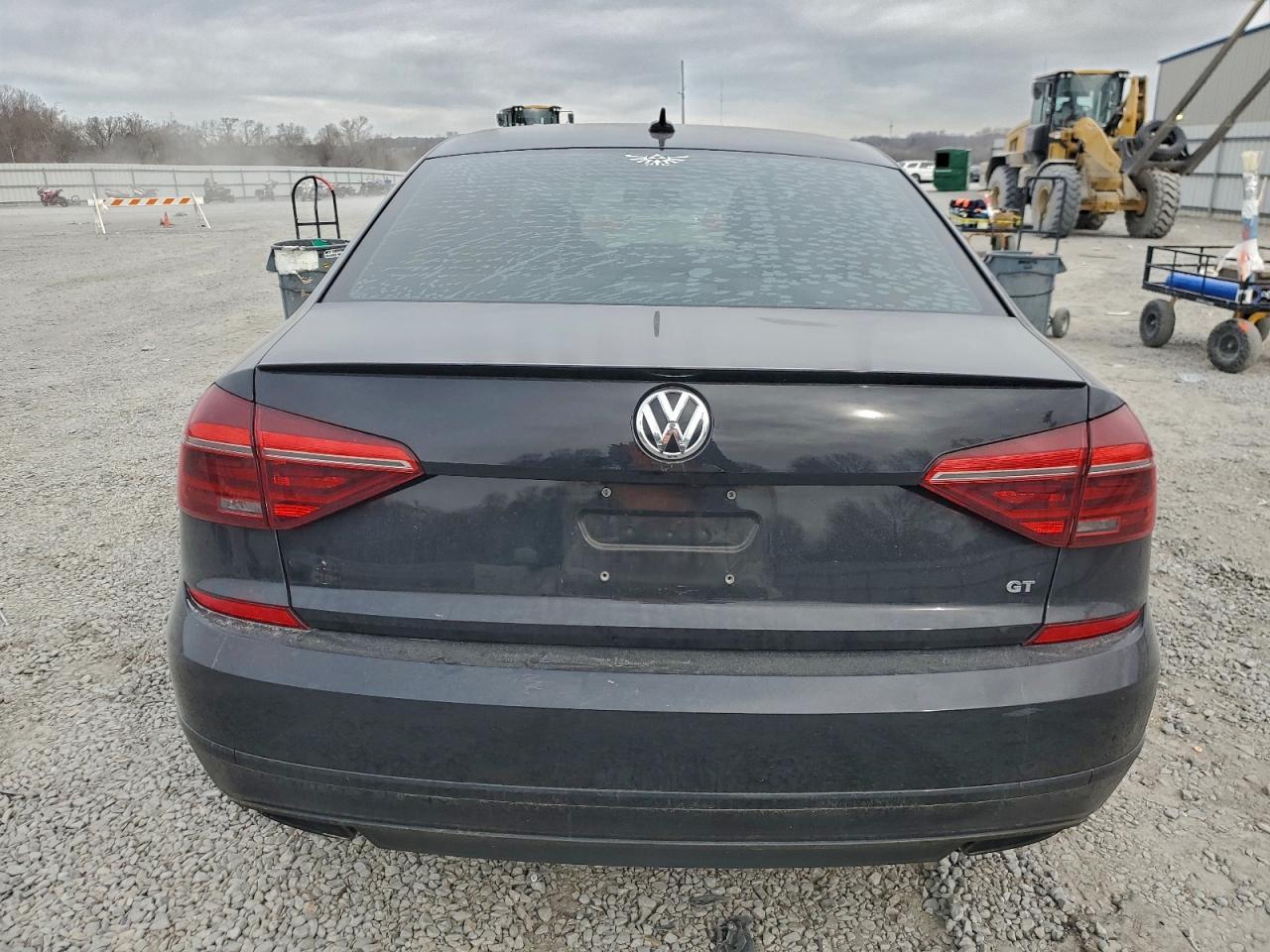 2018 VOLKSWAGEN Passat