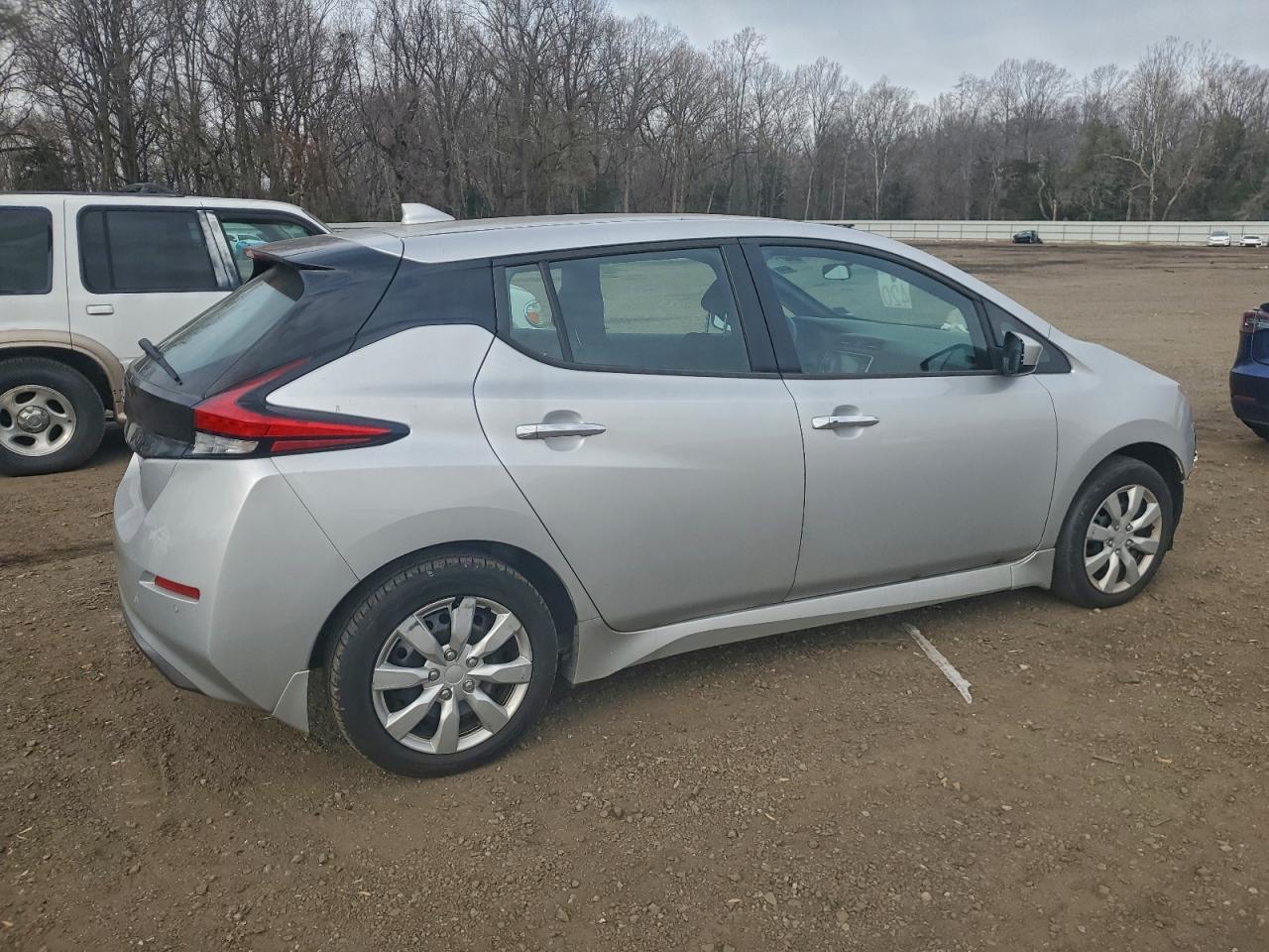 2023 NISSAN LEAF
