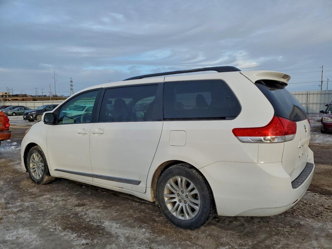 2013 TOYOTA SIENNA