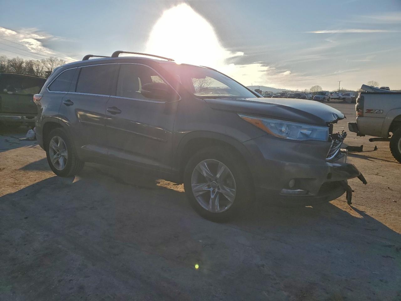 2016 TOYOTA HIGHLANDER