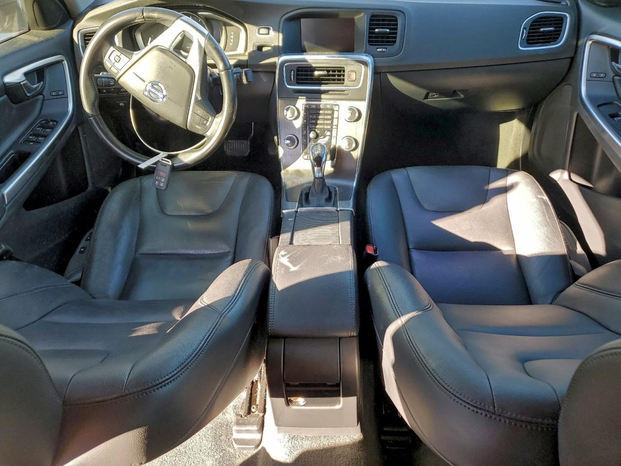 2015 VOLVO S60