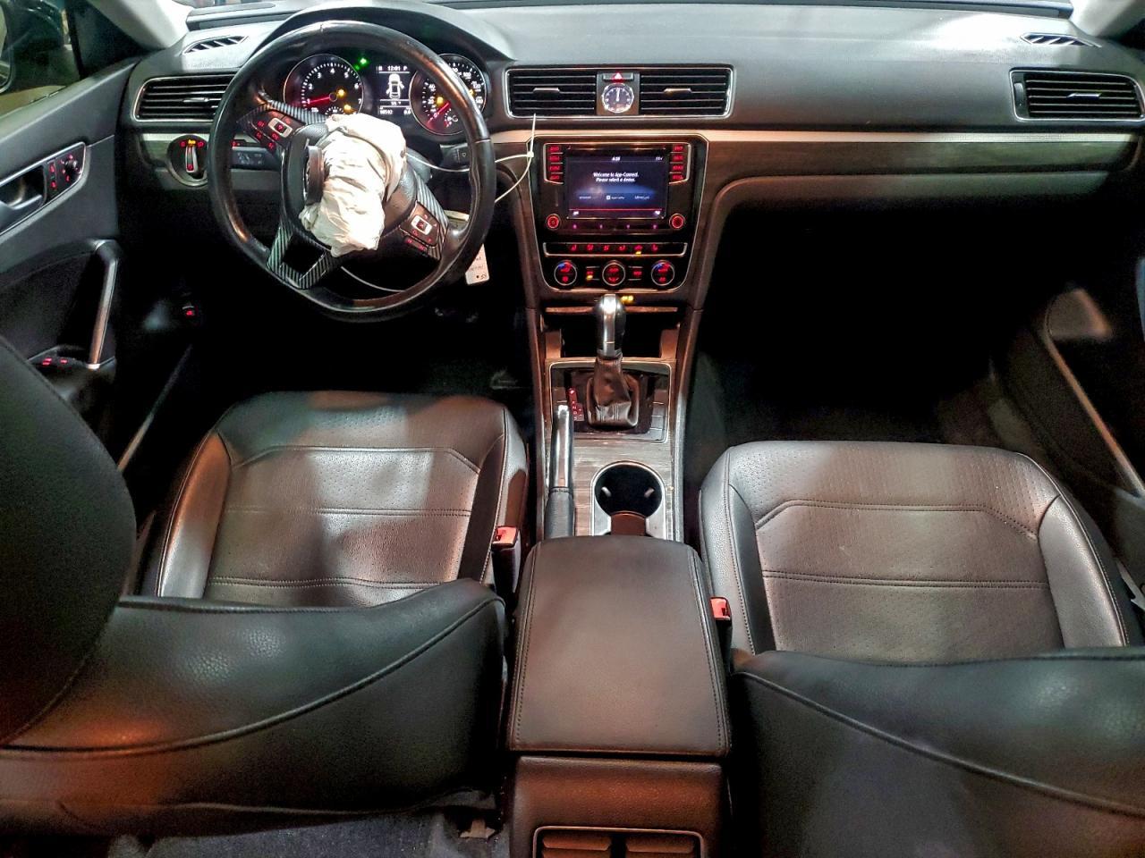 2016 VOLKSWAGEN Passat
