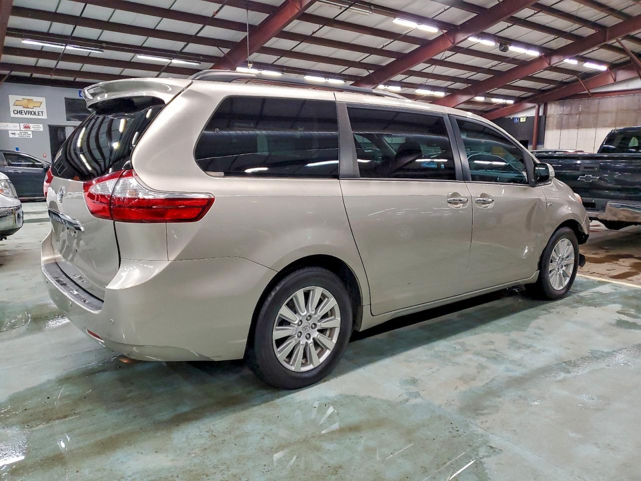 2017 TOYOTA SIENNA